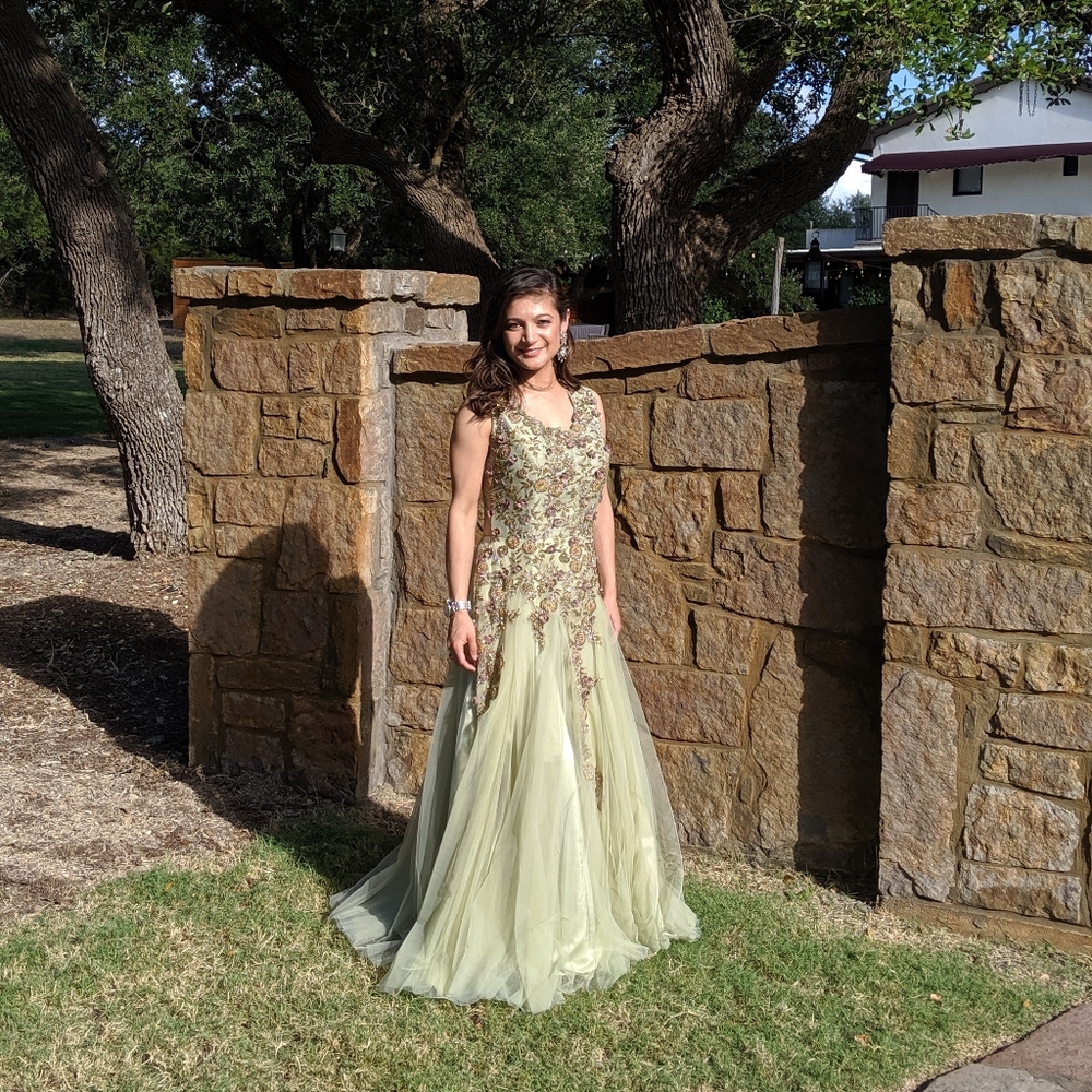Beautiful gown with built in bra